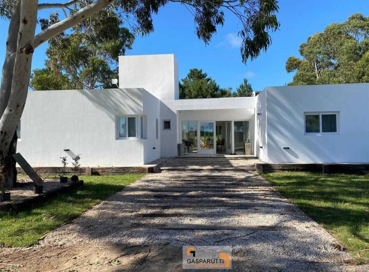 Casa · 198m² · 5 Ambientes · 2 Cocheras