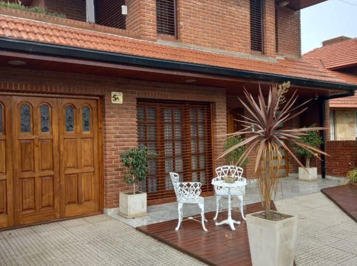 Casa · 170m² · 5 Ambientes · 2 Cocheras