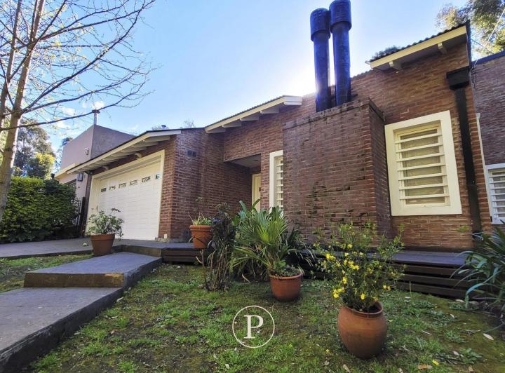 Casa · 185m² · 5 Ambientes · 2 Cocheras