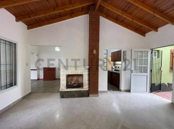 Casa · 330m² · 8 Ambientes · 2 Cocheras