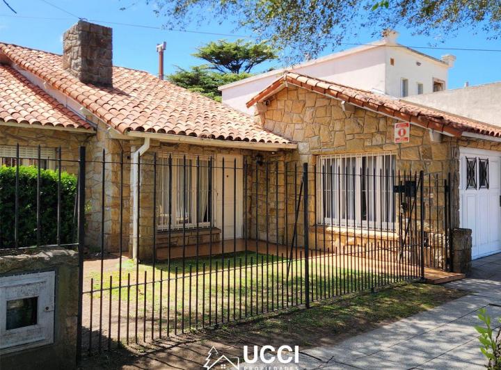Casa · 175m² · 4 Ambientes · 1 Cochera
