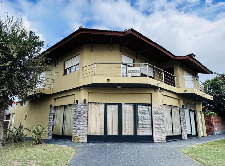 Casa · 225m² · 4 Ambientes