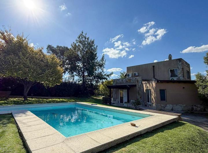 Casa · 142m² · 4 Ambientes · 2 Cocheras