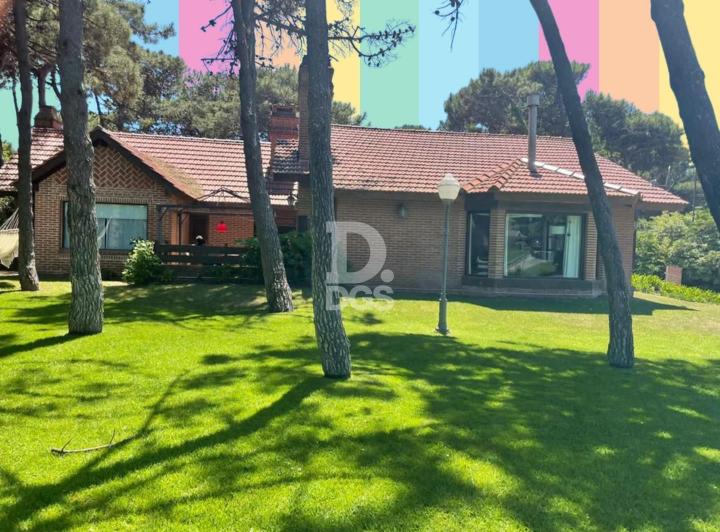 Casa · 203m² · 5 Ambientes · 1 Cochera