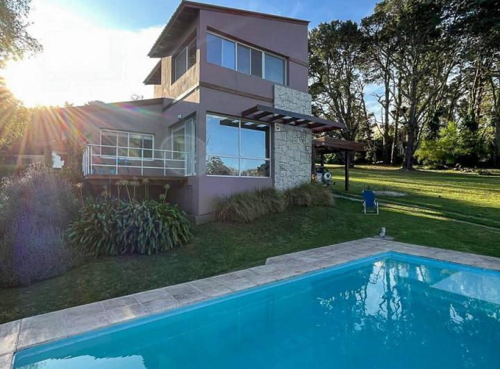 Casa · 180m² · 5 Ambientes · 2 Cocheras