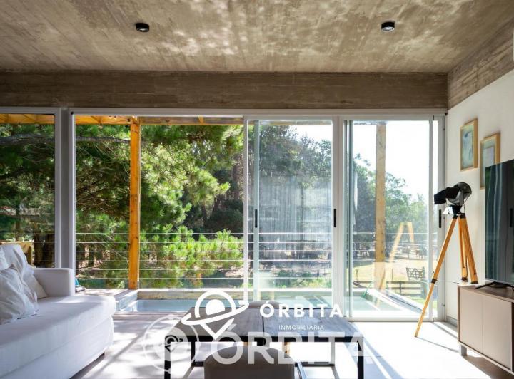 Casa · 179m² · 6 Ambientes · 2 Cocheras