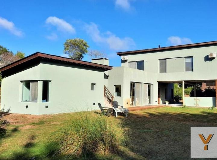 Casa · 170m² · 7 Ambientes