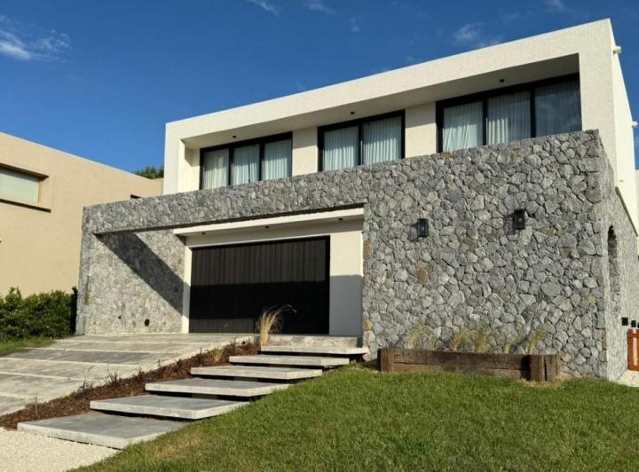 Casa · 400m² · 9 Ambientes