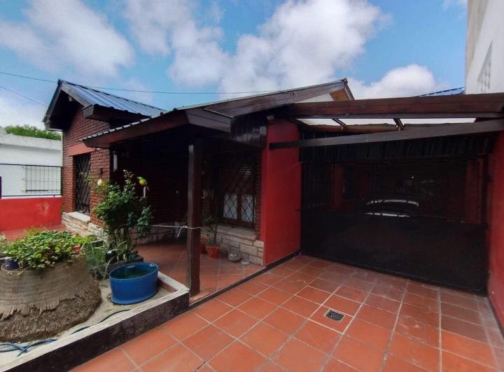 Casa · 130m² · 4 Ambientes · 2 Cocheras