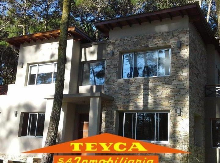 Casa · 300m² · 8 Ambientes · 1 Cochera