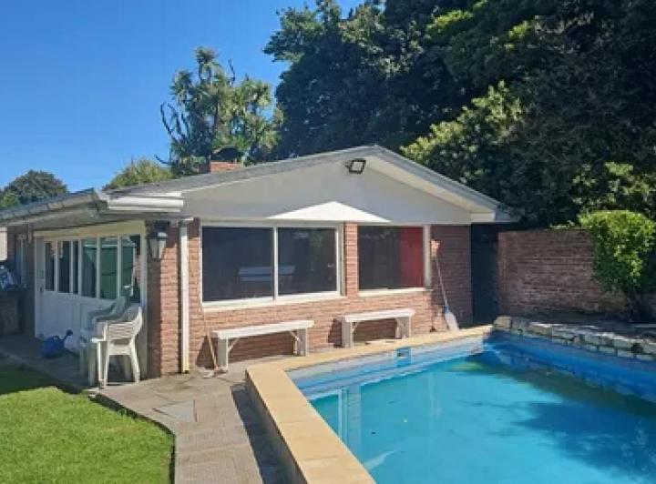 Casa · 230m² · 5 Ambientes · 2 Cocheras