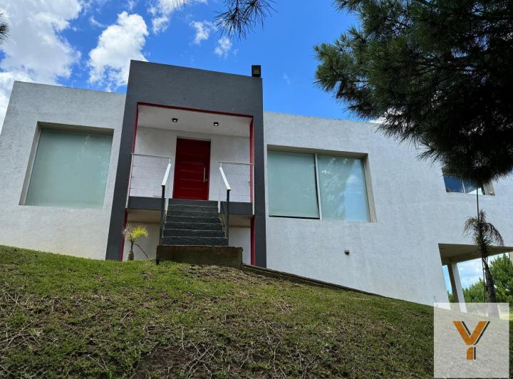 Casa · 130m² · 4 Ambientes · 2 Cocheras