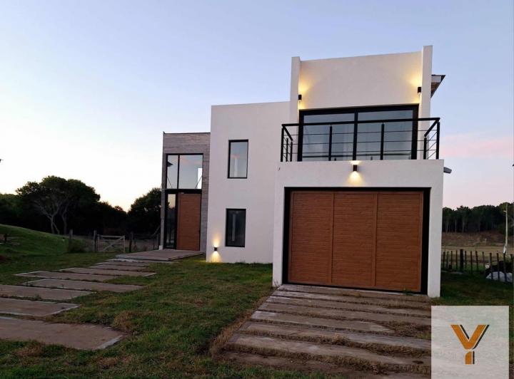 Casa · 250m² · 6 Ambientes