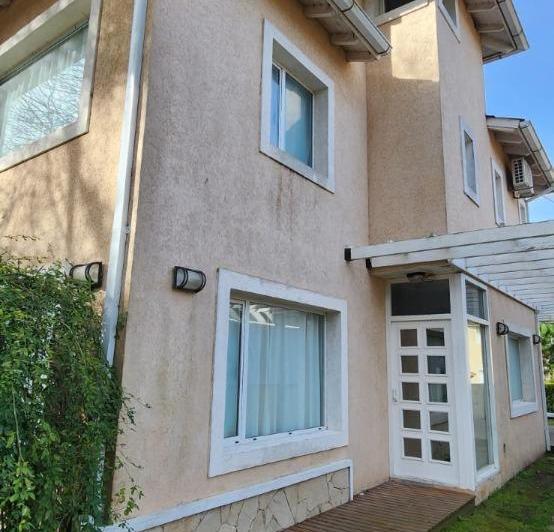 Casa · 108m² · 4 Ambientes · 1 Cochera