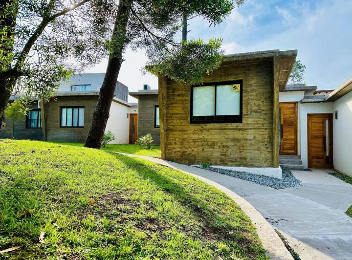 Casa · 40m² · 2 Ambientes · 2 Cocheras