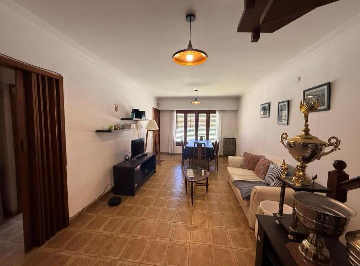 Casa · 150m² · 5 Ambientes · 3 Cocheras