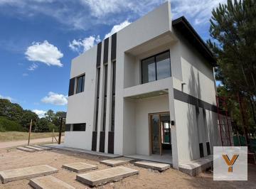 Casa · 135m² · 4 Ambientes
