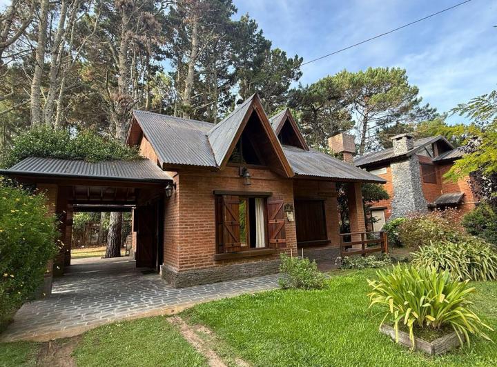 Casa · 150m² · 6 Ambientes · 2 Cocheras