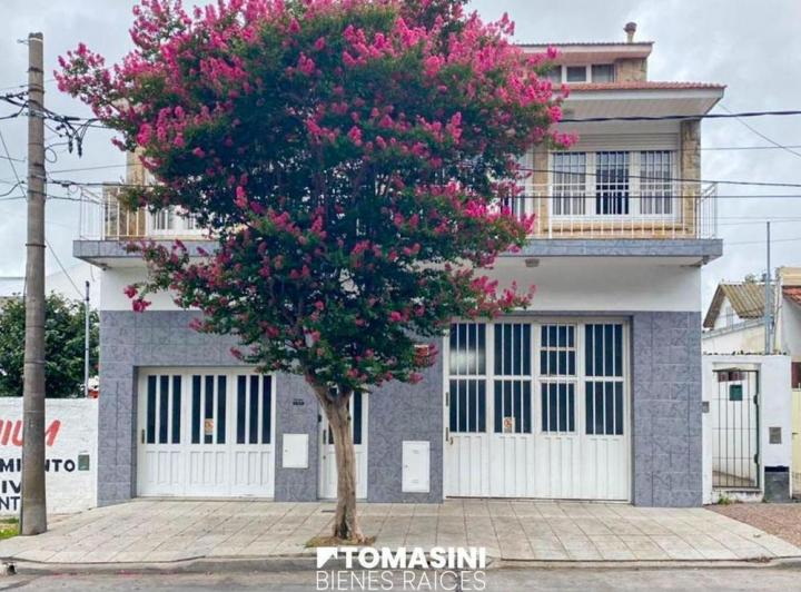 Casa · 318m² · 4 Ambientes · 1 Cochera
