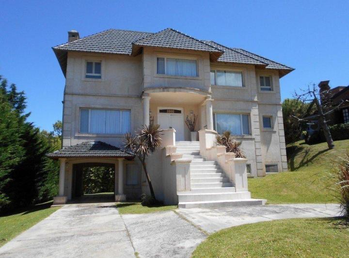 Casa · 300m² · 5 Ambientes