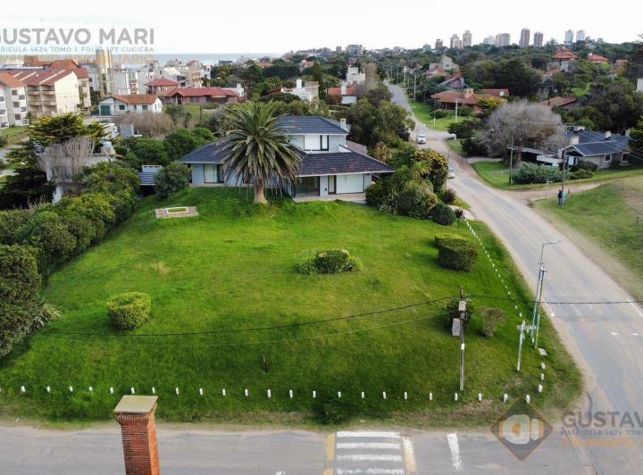 Casa · 470m² · 5 Ambientes · 2 Cocheras