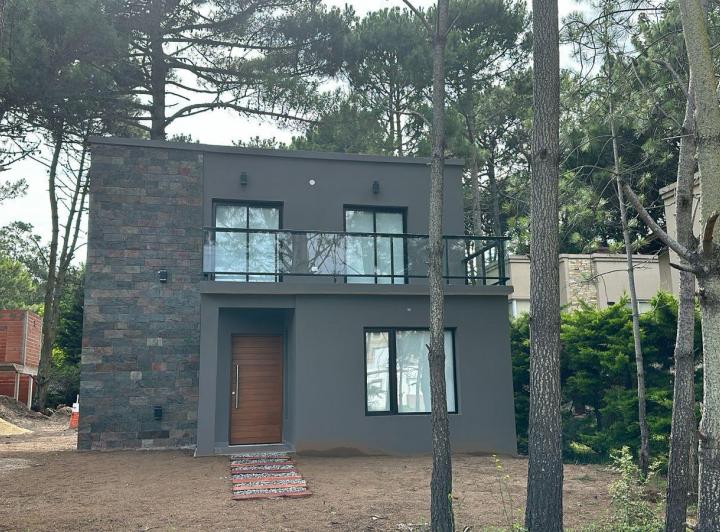 Casa · 100m² · 3 Ambientes · 1 Cochera