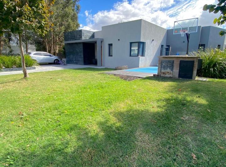 Casa · 230m² · 4 Ambientes