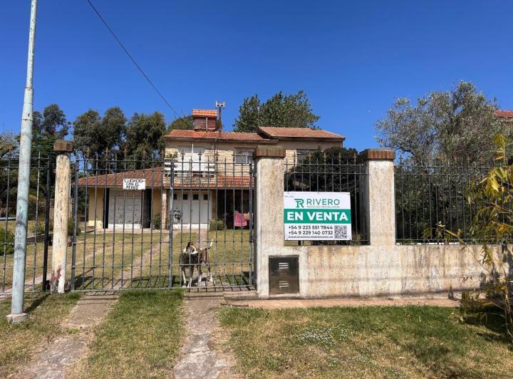 Casa · 207m² · 5 Dormitorios · 1 Cochera