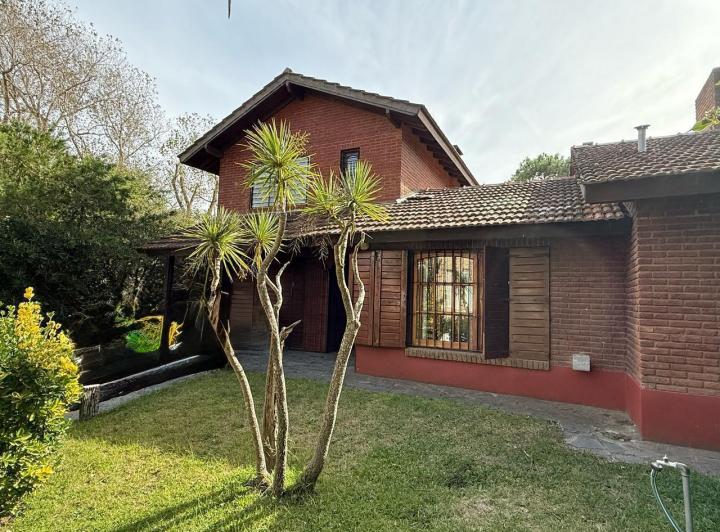 Casa · 273m² · 4 Ambientes · 1 Cochera
