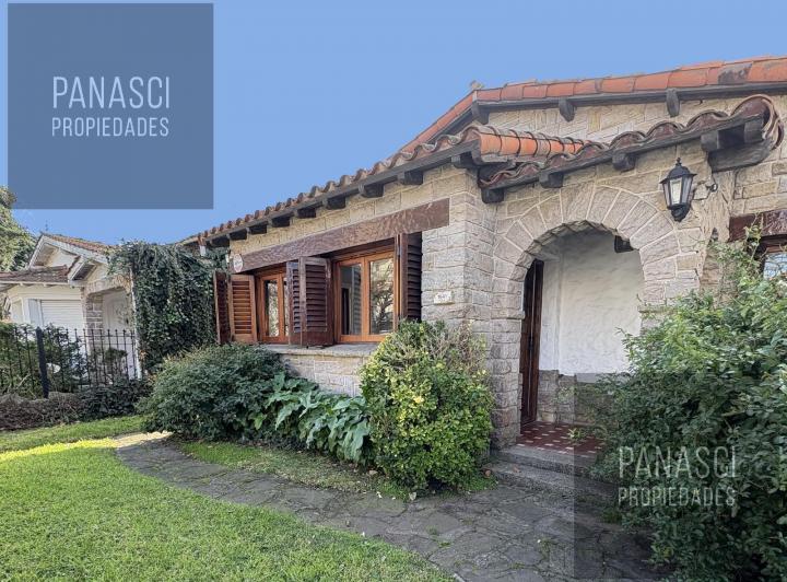 Casa · 90m² · 4 Ambientes · 1 Cochera