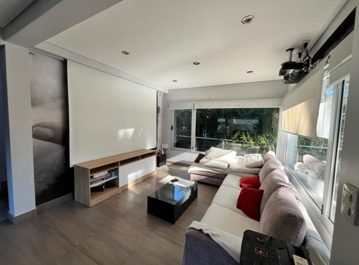 Casa · 300m² · 5 Ambientes · 1 Cochera