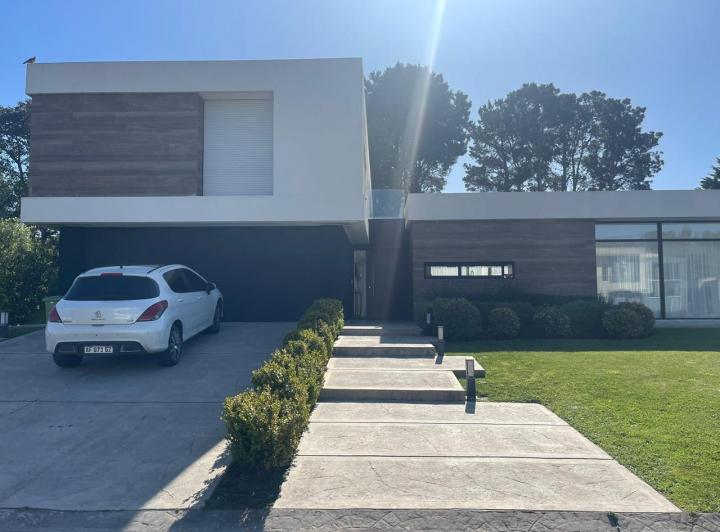 Casa · 350m² · 4 Ambientes