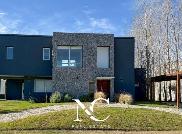 Casa · 200m² · 5 Ambientes · 1 Cochera