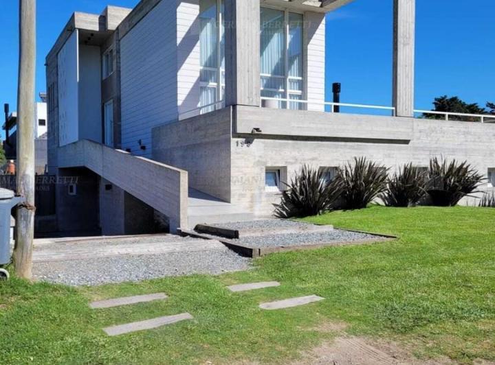 Casa · 100m² · 4 Ambientes · 1 Cochera