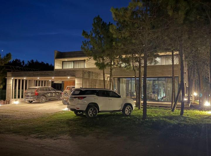 Casa · 485m² · 9 Ambientes · 4 Cocheras