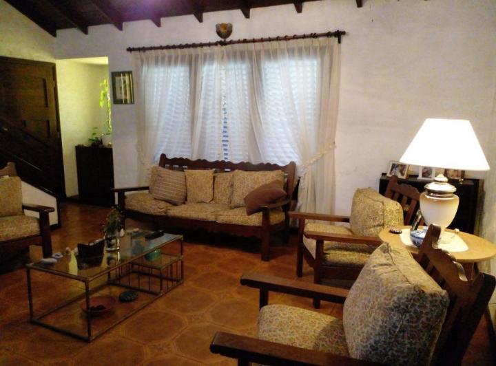 Casa · 120m² · 4 Ambientes · 2 Cocheras