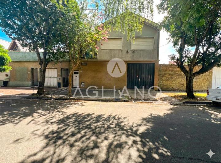 Casa · 226m² · 4 Ambientes · 10 Cocheras