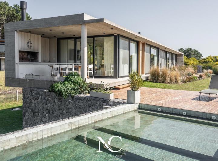 Casa · 190m² · 4 Ambientes · 2 Cocheras