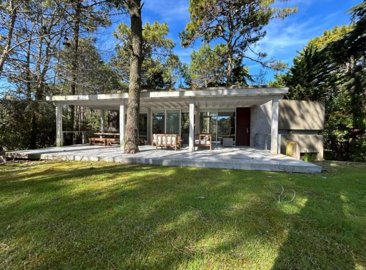 Casa · 234m² · 5 Ambientes · 1 Cochera