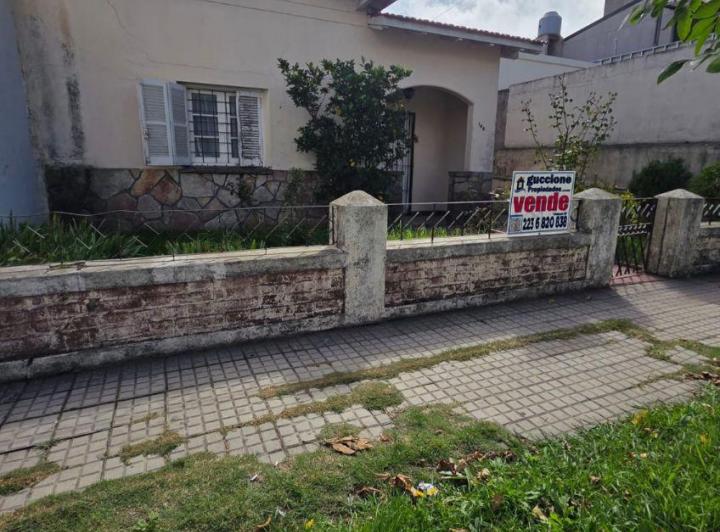 Casa · 90m² · 3 Ambientes · 2 Cocheras