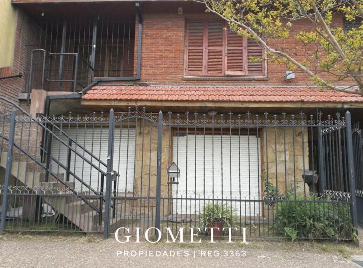 Casa · 286m² · 9 Ambientes · 1 Cochera