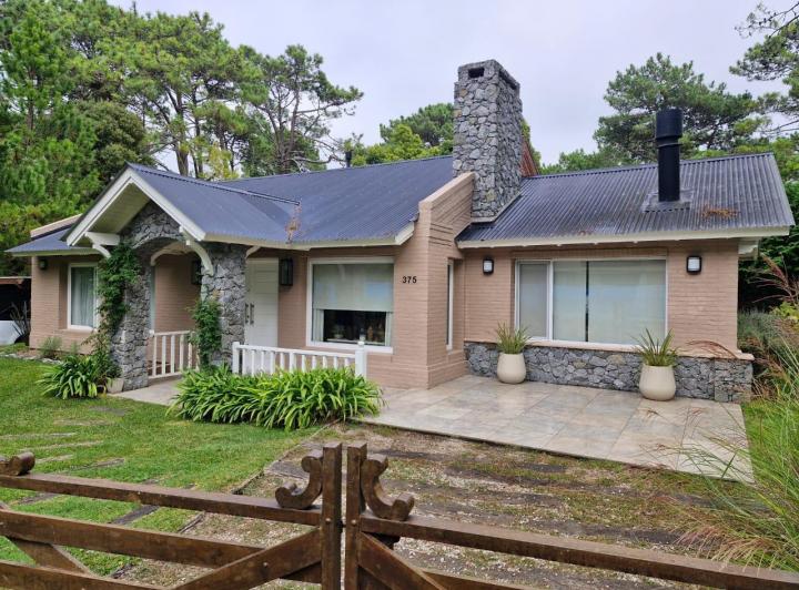 Casa · 130m² · 4 Ambientes · 1 Cochera