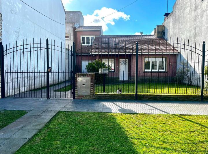Casa · 130m² · 4 Ambientes · 1 Cochera