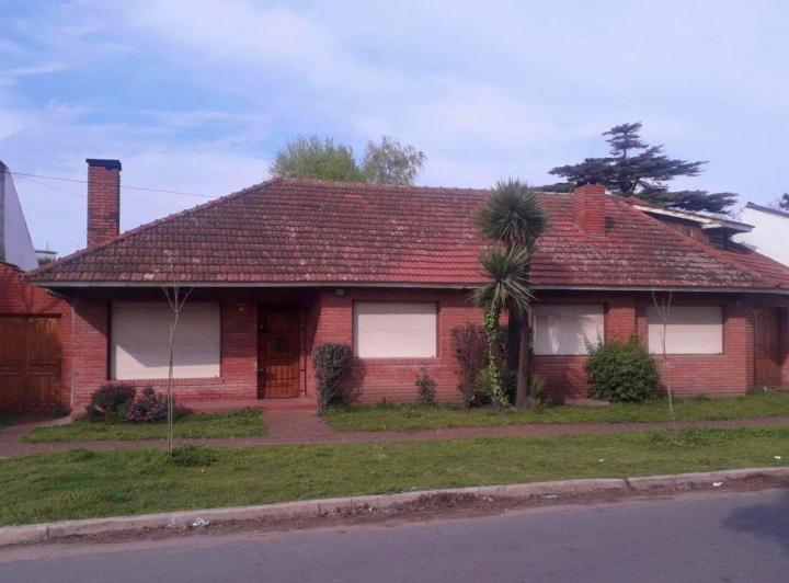 Casa · 125m² · 4 Ambientes · 3 Cocheras
