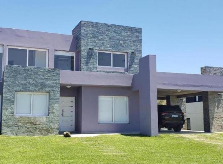 Casa · 200m² · 5 Ambientes · 1 Cochera