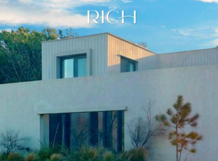 Casa · 319m² · 6 Ambientes · 1 Cochera