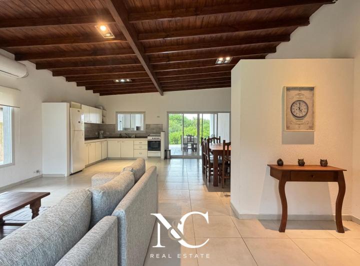 Casa · 140m² · 4 Ambientes · 1 Cochera
