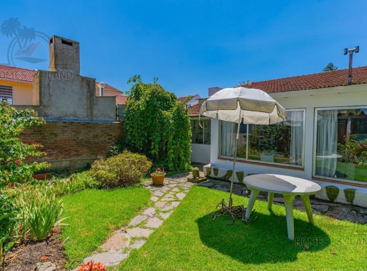 Casa · 245m² · 4 Ambientes · 2 Cocheras