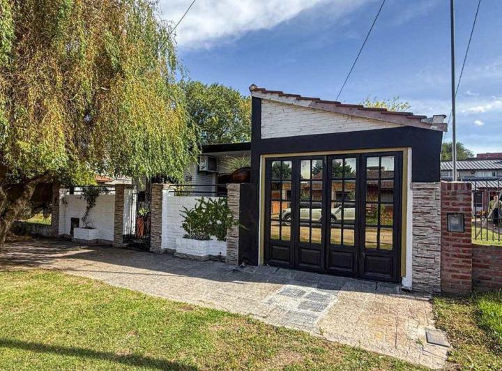 Casa · 182m² · 4 Ambientes · 2 Cocheras