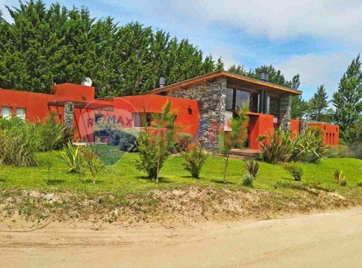 Casa · 166m² · 5 Ambientes · 1 Cochera
